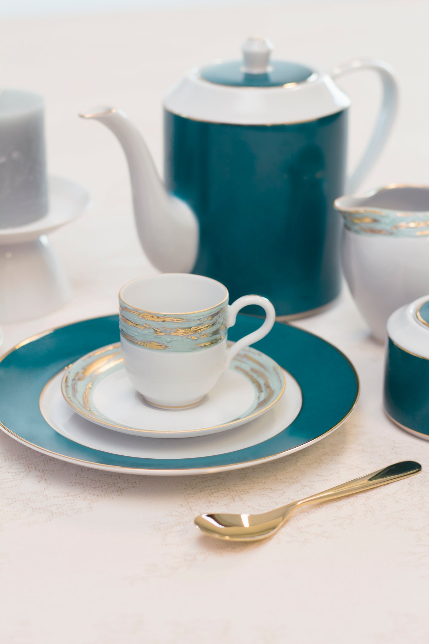 Louise 17-piece Dinner Setting