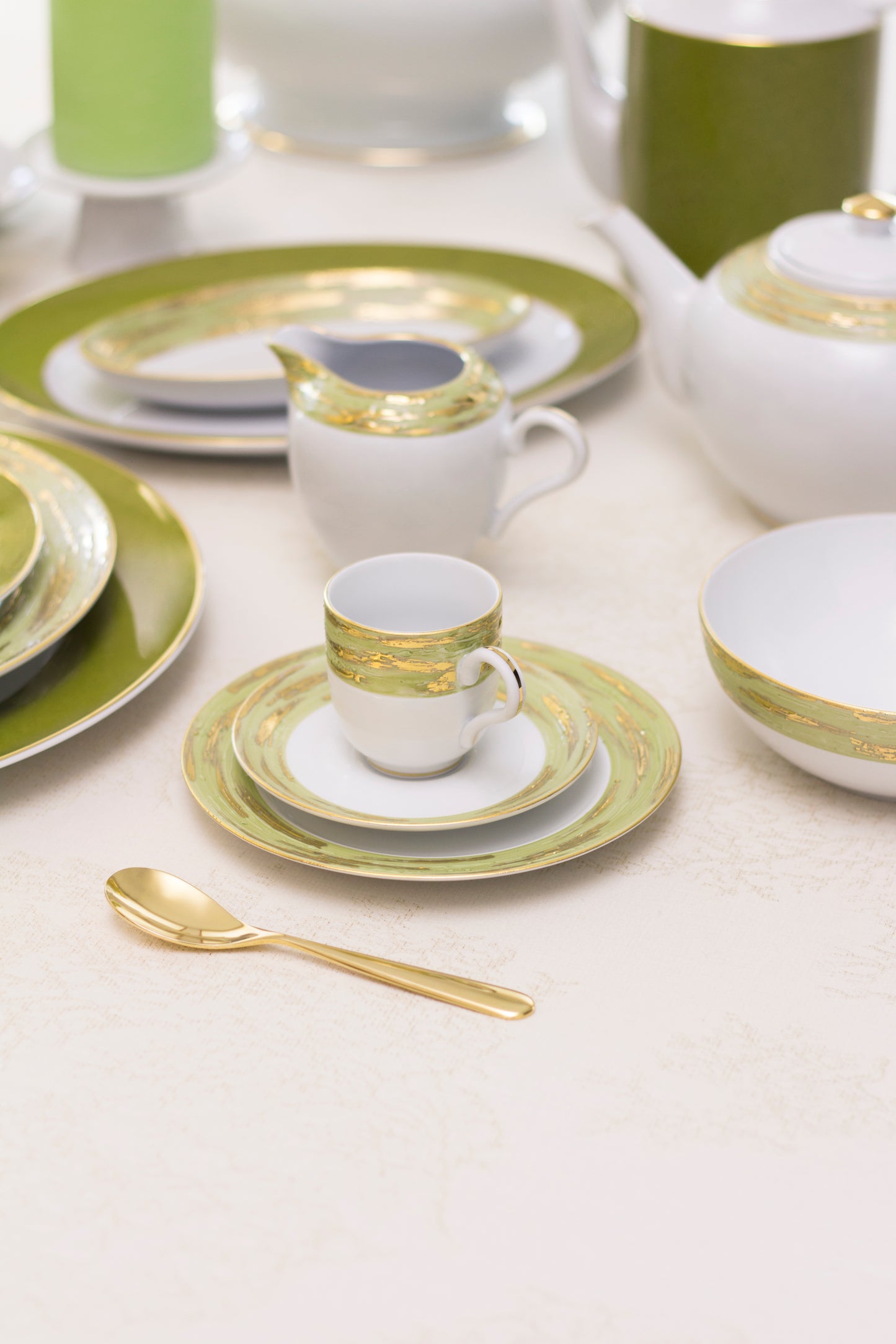 Olivia 17-piece Dinner Setting