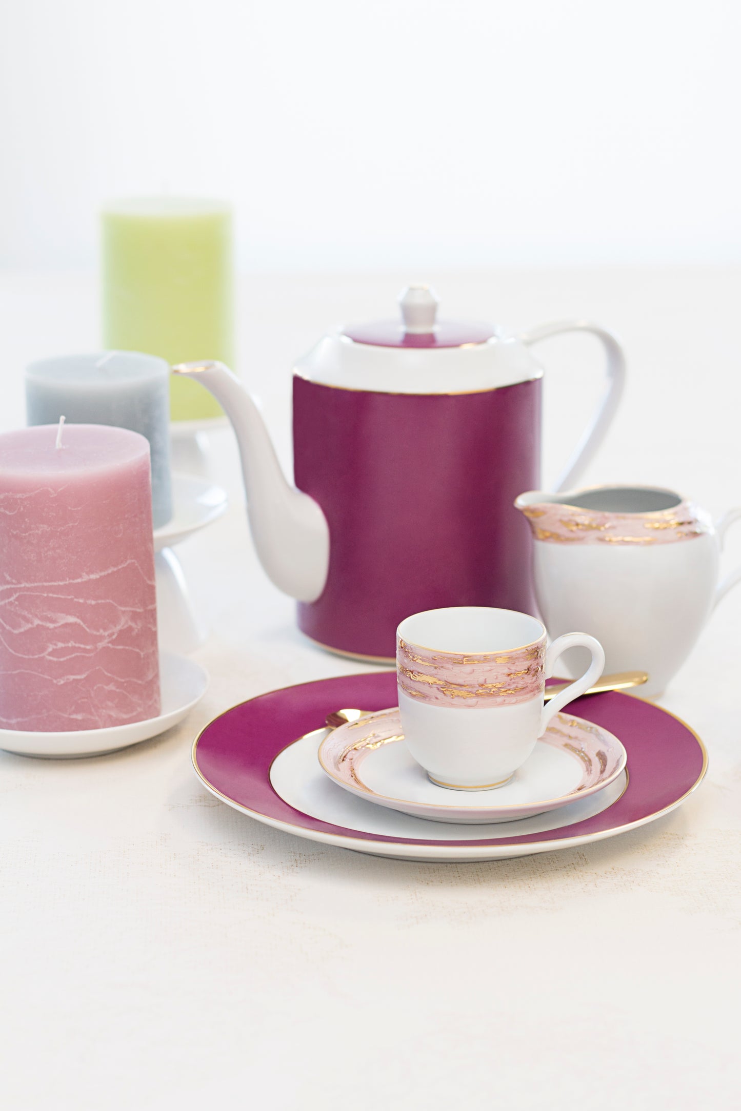 Violet 17-piece Dinner Setting